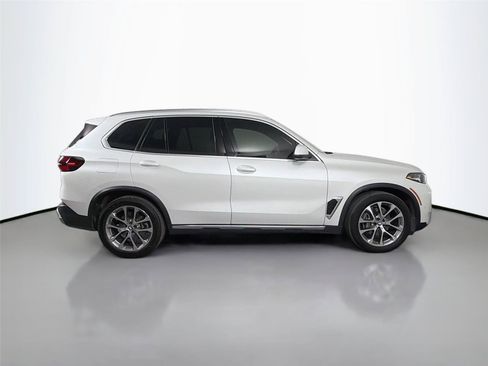 Certified 2024 BMW X5 xDrive40i w/ Climate Comfort Package AWD/4WD image 4