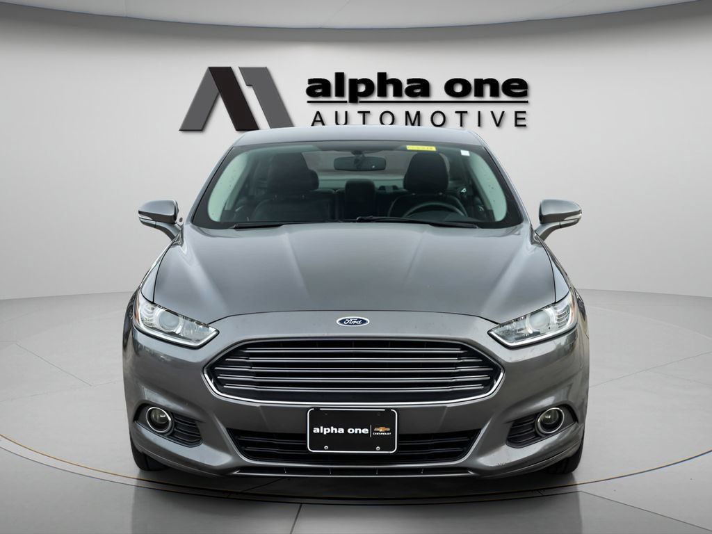 Used 2014 Ford Fusion SE w/ Equipment Group 202A FWD image 2