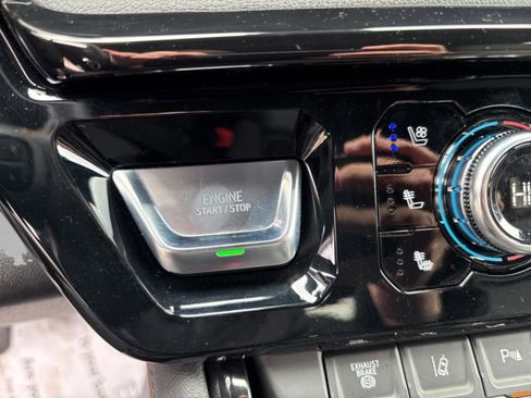 Used 2025 GMC Sierra 2500 AT4 image 23