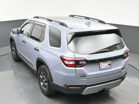 Certified 2025 Honda Pilot TrailSport image 32