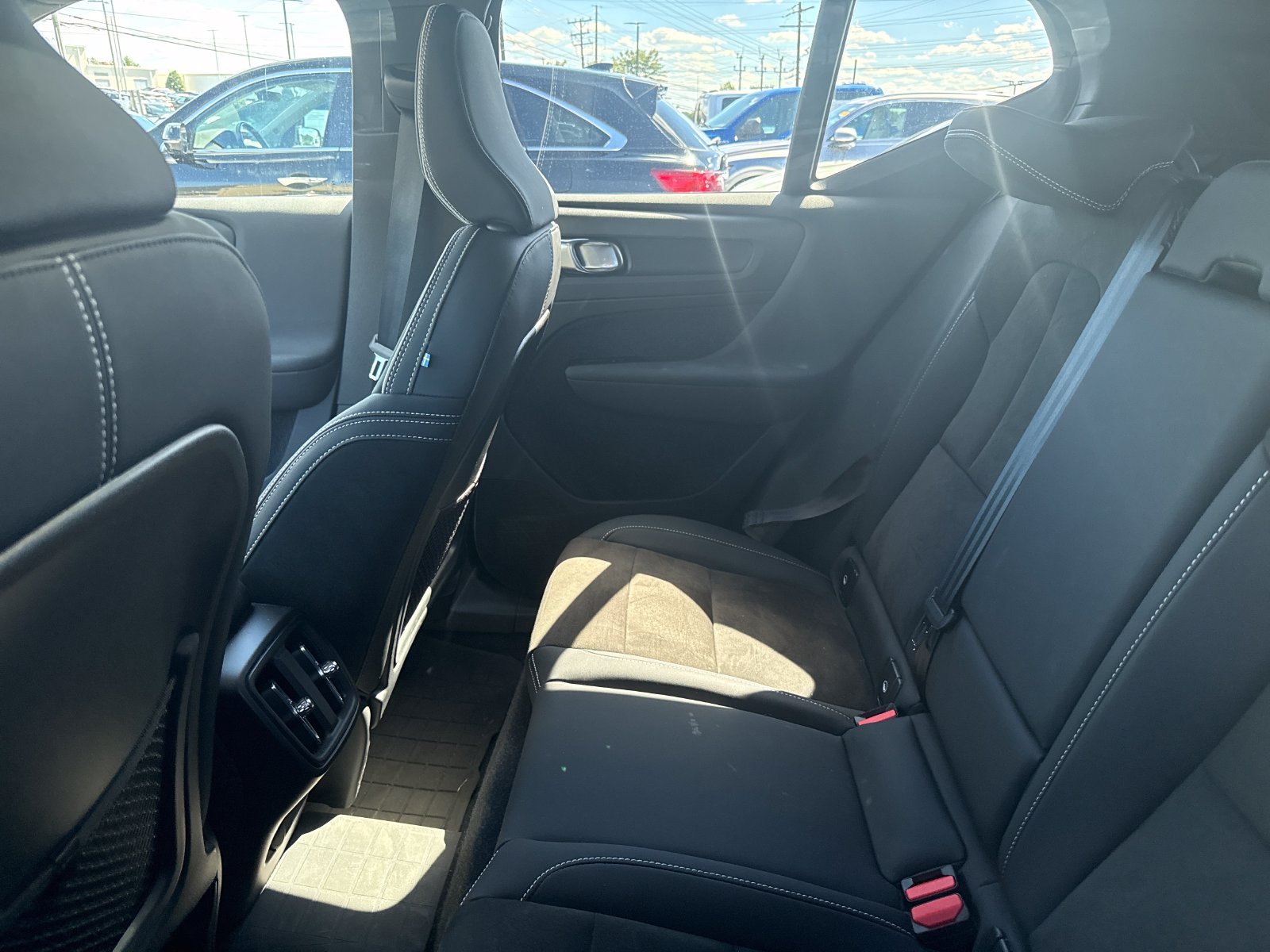 Used 2023 Volvo XC40 B5 Plus w/ Protection Package Premier AWD/4WD image 10