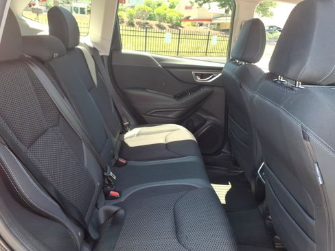 Used 2020 Subaru Forester Premium AWD/4WD image 9