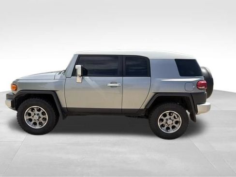 Used 2011 Toyota FJ Cruiser 4WD w/ Convenience Pkg image 7