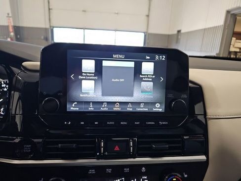 Used 2025 Nissan Pathfinder SL AWD/4WD image 13