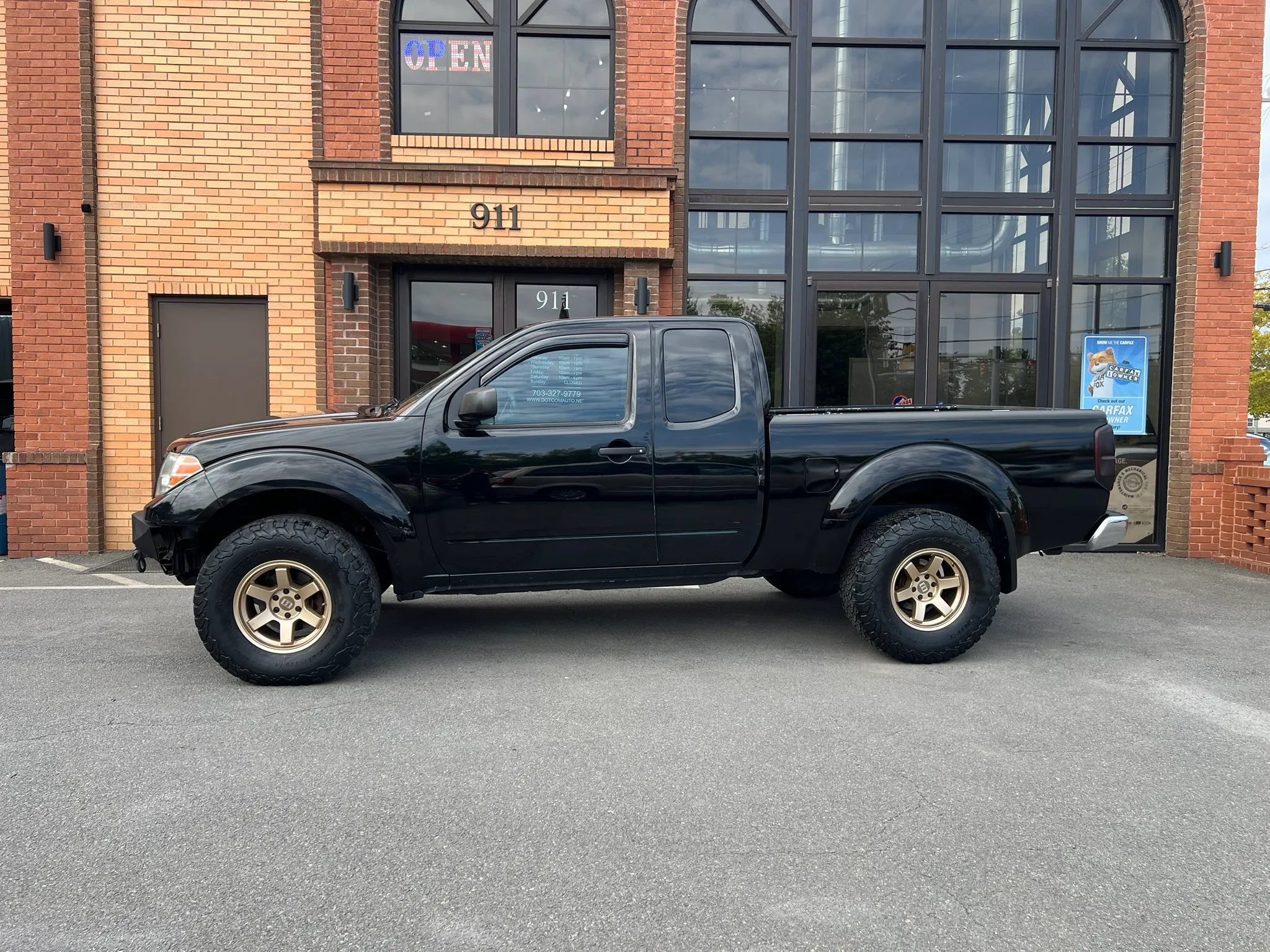 Used 2011 Nissan Frontier SV AWD/4WD image 4