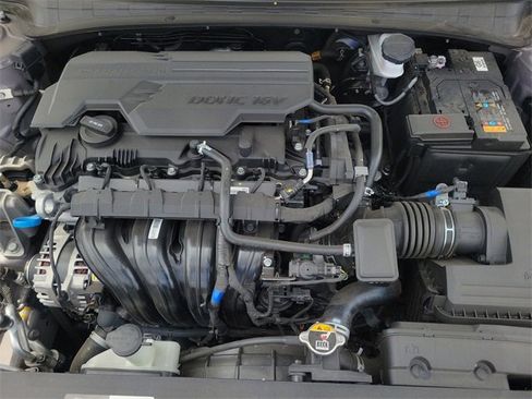 Used 2025 Hyundai Elantra Sport image 23