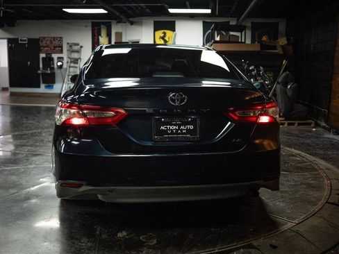 Used 2018 Toyota Camry LE FWD image 6