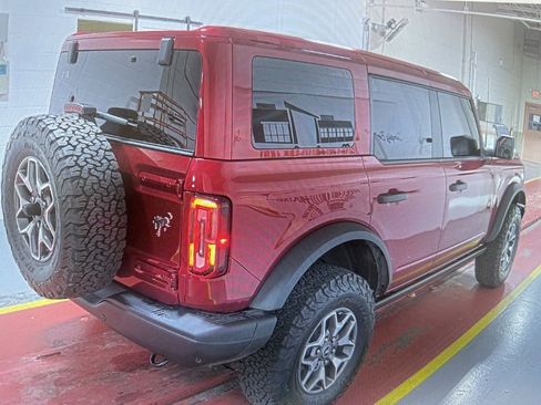 Used 2025 Ford Bronco Badlands image 4