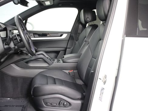 Certified 2024 Porsche Cayenne AWD/4WD image 5