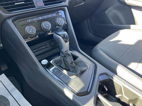 Used 2023 Volkswagen Taos SE image 19