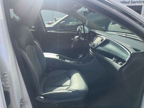 Used 2019 Buick Envision Essence image 4