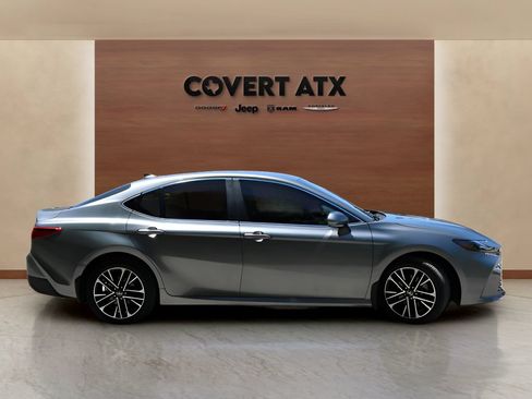 Used 2026 Toyota Camry XLE FWD image 6