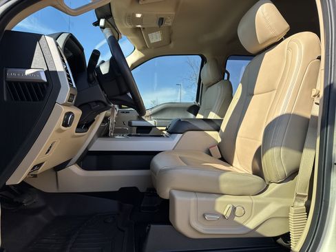 Used 2017 Ford F250 Lariat w/ FX4 Off-Road Package image 16