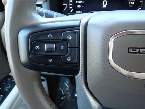 Used 2023 GMC Yukon XL Denali AWD/4WD image 16