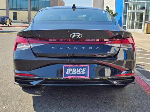 Used 2023 Hyundai Elantra Limited w/ Cargo Package FWD image 4