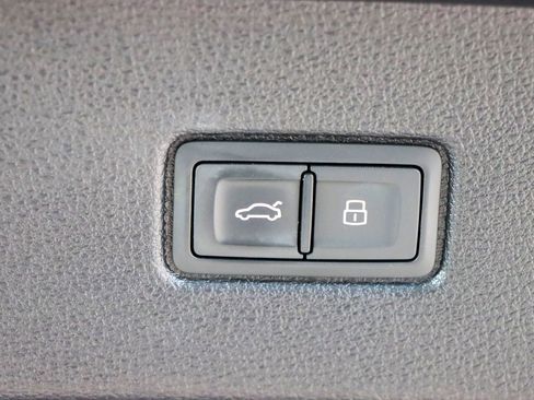 Used 2018 Audi Q7 3.0T Prestige w/ Prestige Package image 16