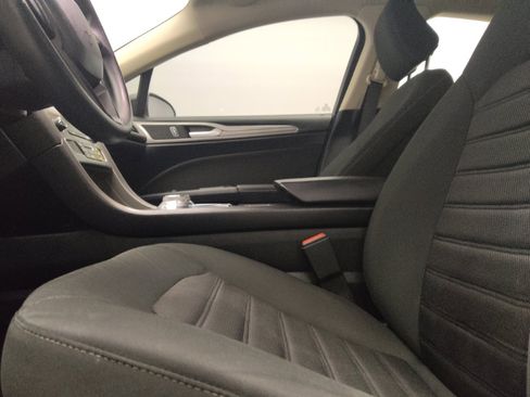 Used 2020 Ford Fusion SE FWD image 17