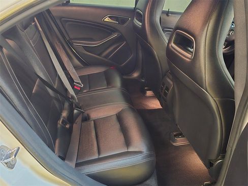 Used 2019 Mercedes-Benz CLA 250 image 14