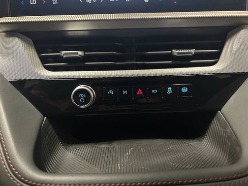 Used 2025 Ford Explorer Active w/ Active Comfort Package AWD/4WD image 23