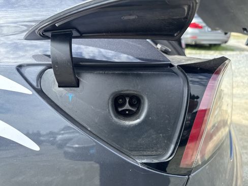 Used 2023 Tesla Model 3 Standard Range image 13