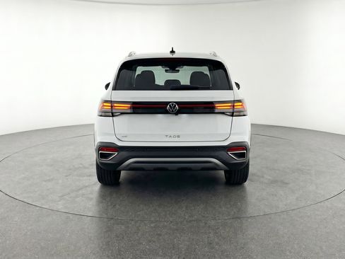Used 2025 Volkswagen Taos SE FWD image 7