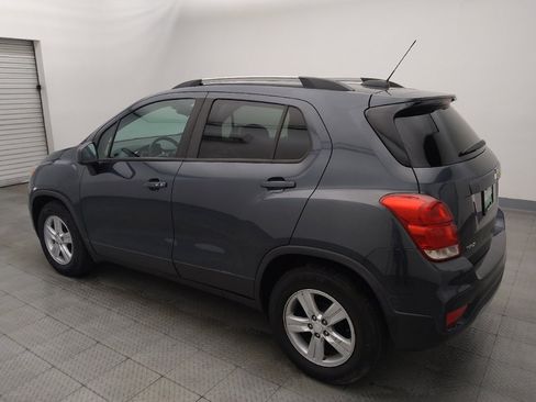 Used 2021 Chevrolet Trax LT w/ LT Convenience Package FWD image 3
