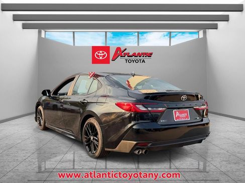 Used 2025 Toyota Camry SE FWD image 5