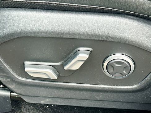 Used 2025 Hyundai Santa Fe Limited AWD/4WD image 12