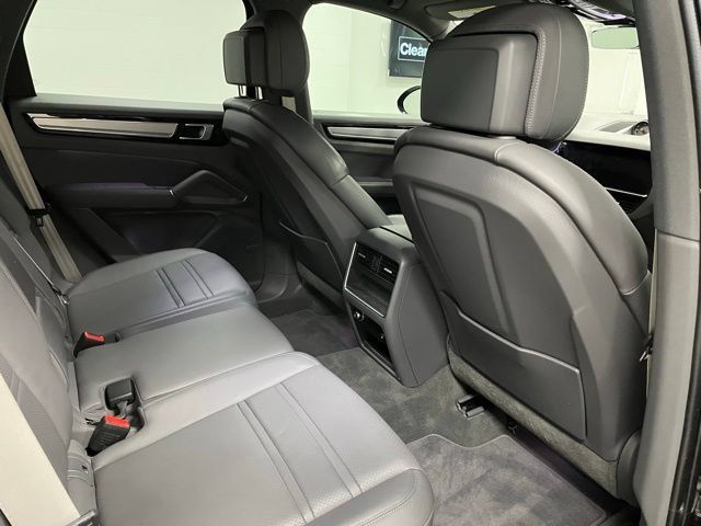 Used 2022 Porsche Cayenne Platinum Edition AWD/4WD image 51