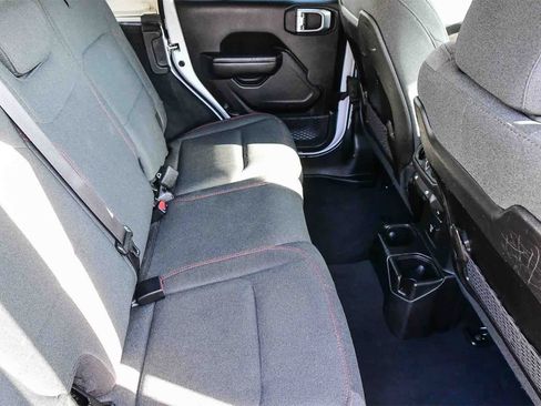 Used 2024 Jeep Wrangler Rubicon image 16