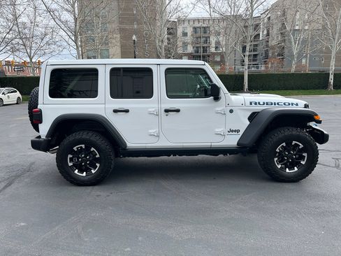 Used 2025 Jeep Wrangler Unlimited Rubicon 4xe w/ Convenience Group AWD/4WD image 6