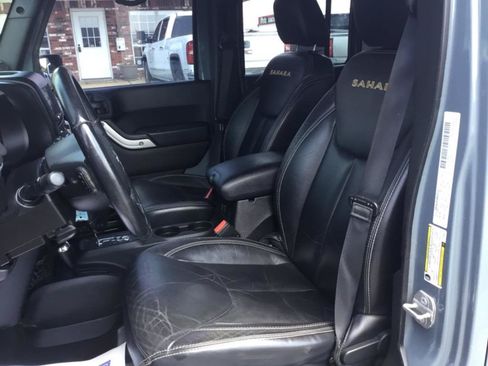 Used 2014 Jeep Wrangler Unlimited Sahara w/ Connectivity Group AWD/4WD image 25
