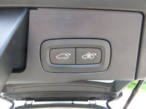 Used 2018 Volvo XC60 T5 Inscription w/ Convenience Package AWD/4WD image 18