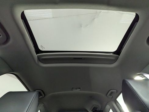 Used 2022 Honda CR-V Touring image 9