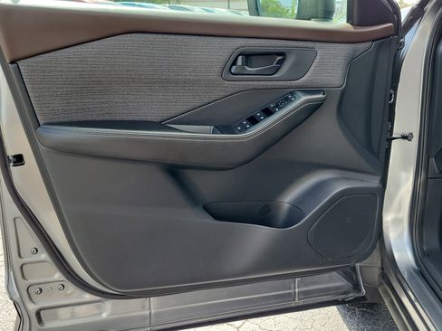 Used 2021 Nissan Rogue S AWD/4WD image 14