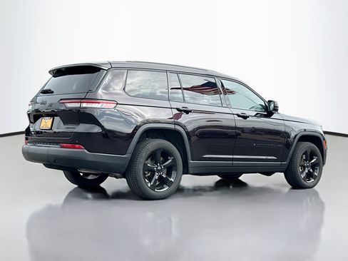 Used 2023 Jeep Grand Cherokee L Limited w/ Luxury Tech Group II AWD/4WD image 2