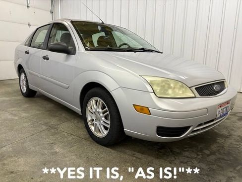 Used 2005 Ford Focus ZX4 Sedan FWD image 1
