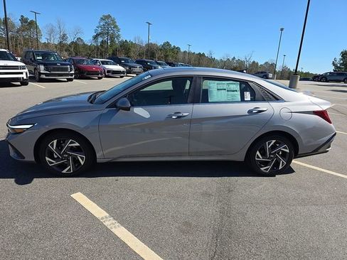 New 2026 Hyundai Elantra Limited FWD image 17