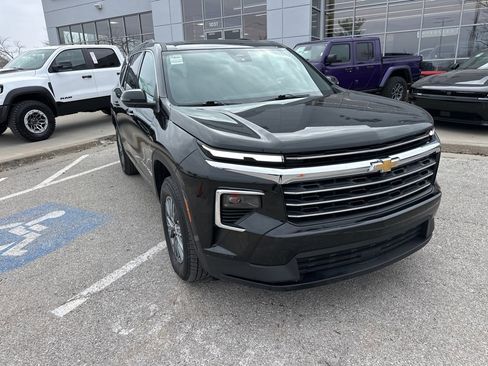 Used 2025 Chevrolet Traverse LT image 4