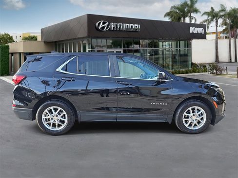 Used 2022 Chevrolet Equinox LT image 2