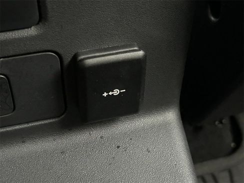 Used 2025 Land Rover Range Rover Velar Dynamic SE image 24