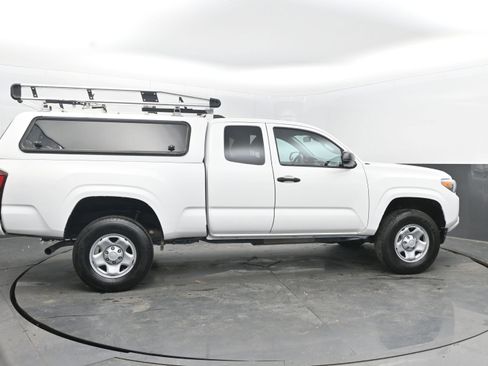 Used 2022 Toyota Tacoma SR image 8
