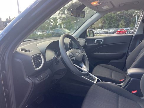 Used 2023 Hyundai Venue SE image 13