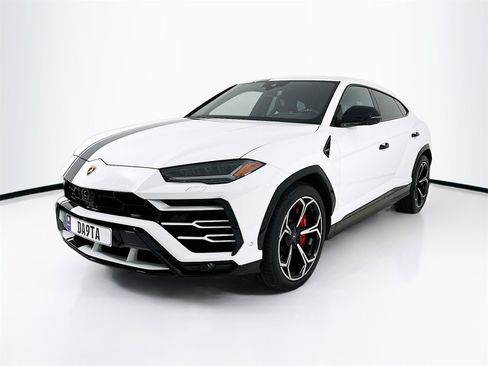 Used 2021 Lamborghini Urus Base image 3