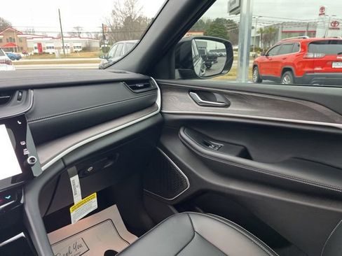 New 2026 Jeep Grand Cherokee Limited w/ Limited Altitude Package AWD/4WD image 19