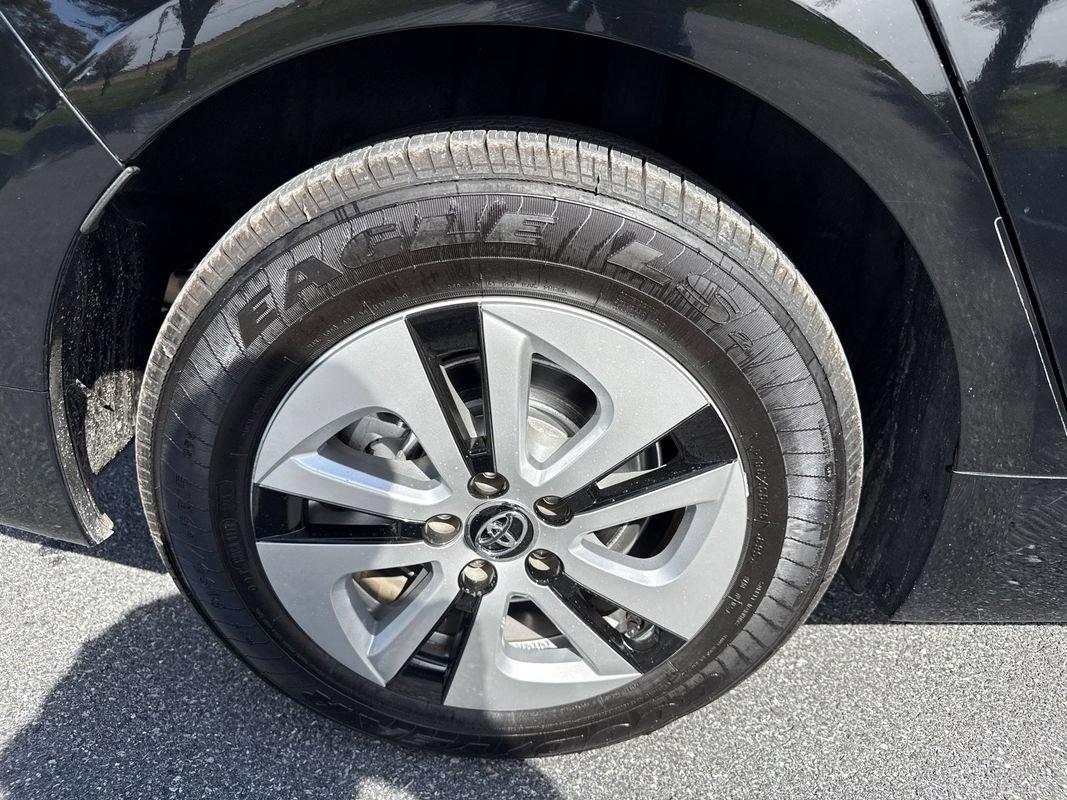 Used 2017 Toyota Prius Two w/ Carpet Mat Package FWD image 31