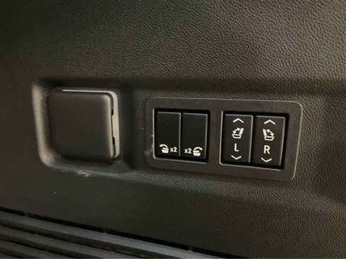 Used 2023 Chevrolet Tahoe LT image 11