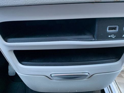 Used 2020 Chrysler Pacifica Touring-L image 12