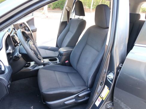 Used 2016 Toyota RAV4 LE FWD image 16