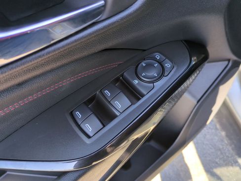 Certified 2024 Chevrolet Trax RS w/ Sunroof Package image 23